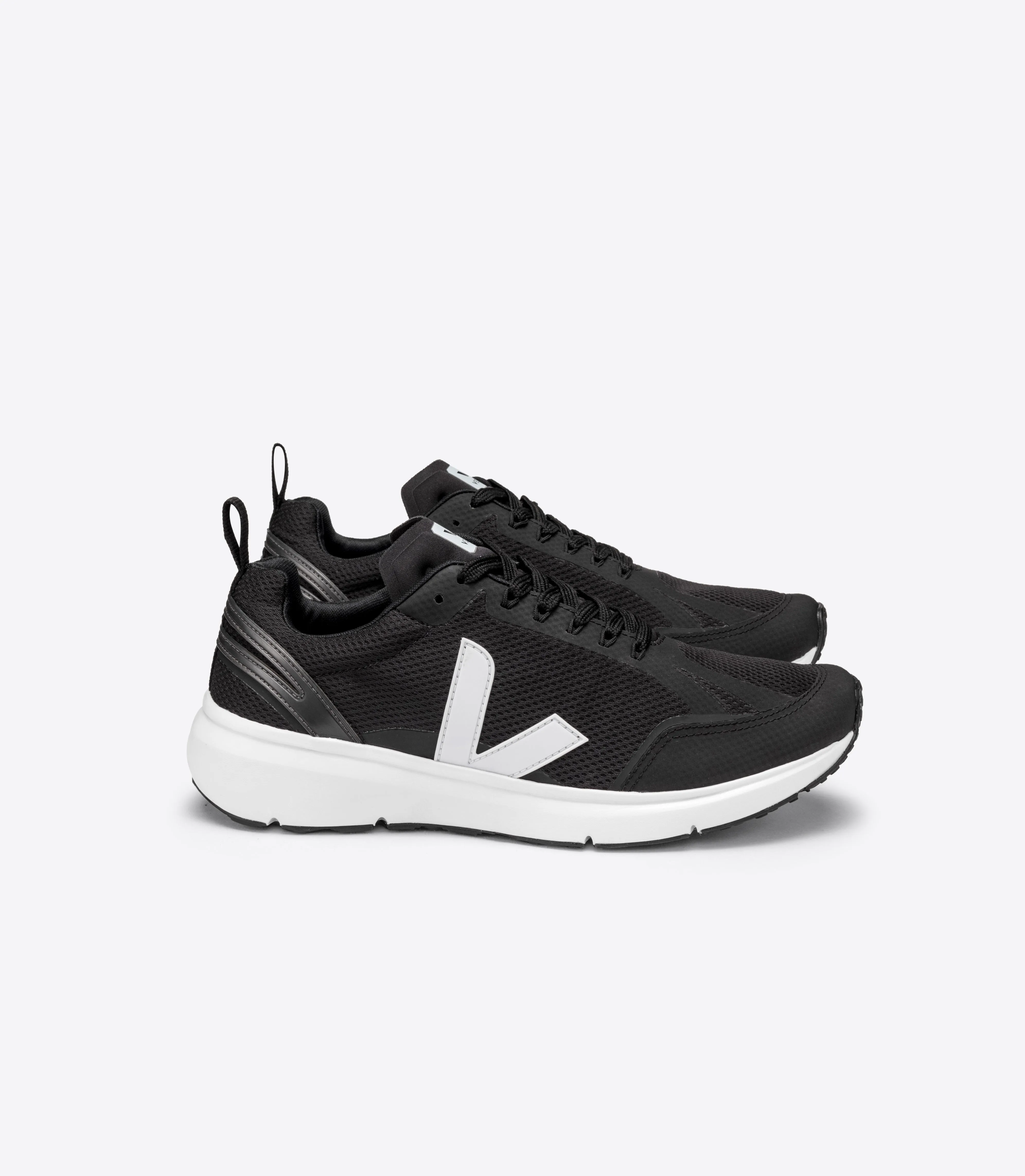 Veja - Condor 2 Alveomesh Sneaker in Black White